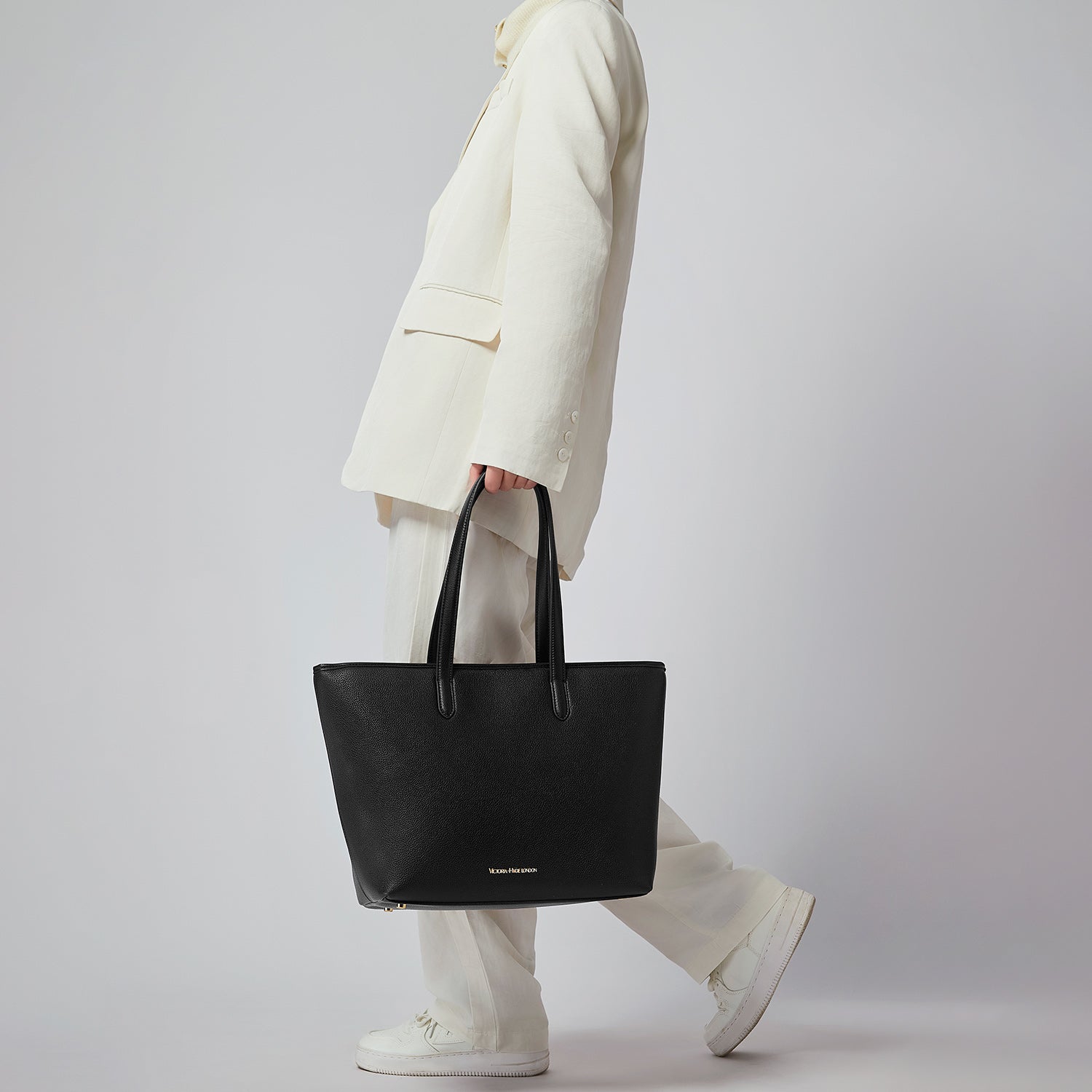 Handtasche Yoana in Schwarz