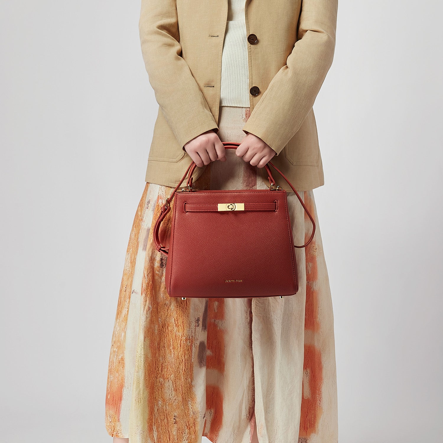 Handbag Victoria III in brown