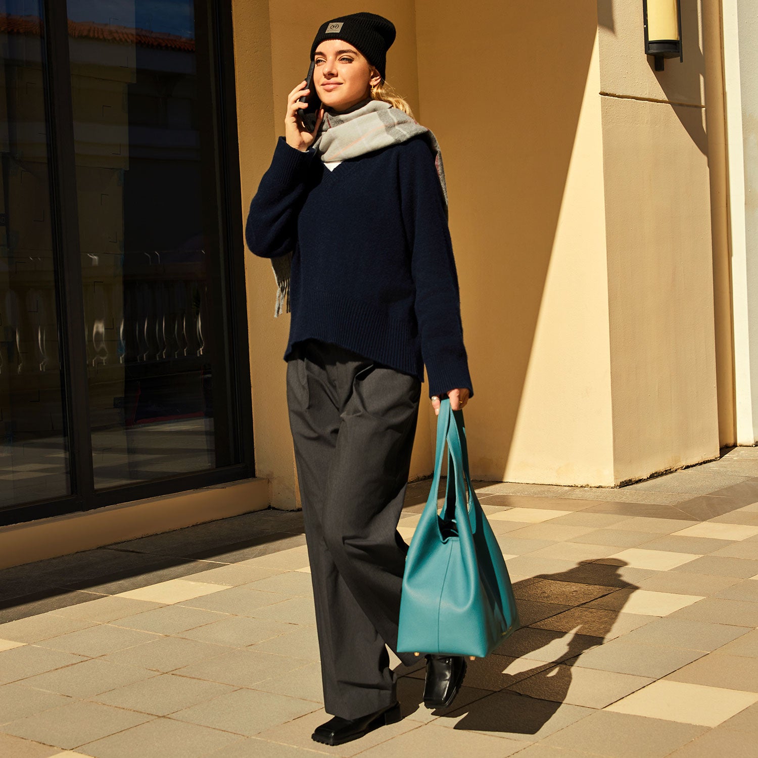New Work Bag Strive Blue sustainable tote bag with laptop compartment for women in business