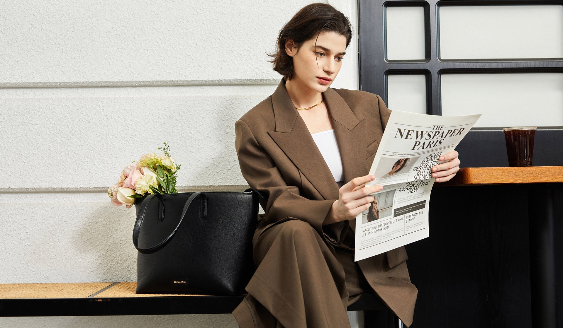 Die Yoana Tasche in Schwarz: Ein stilvoller Hingucker, der modernes Design mit entspanntem Lifestyle für den täglichen Freizeit-Look verbindet.