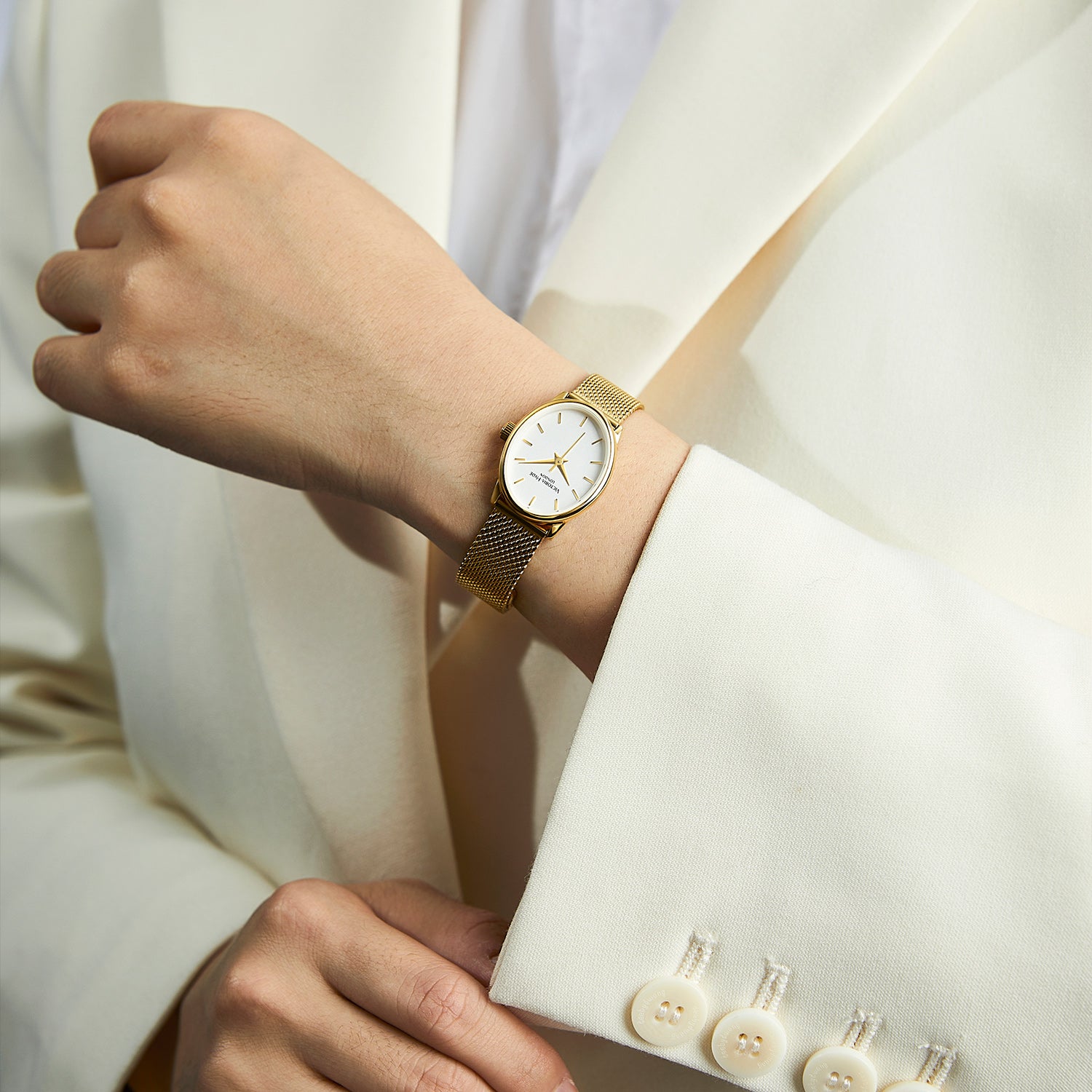 Edith Watch Elegant women's watch with eco-friendly copper alloy case in 22 x 27 x 7.5mm