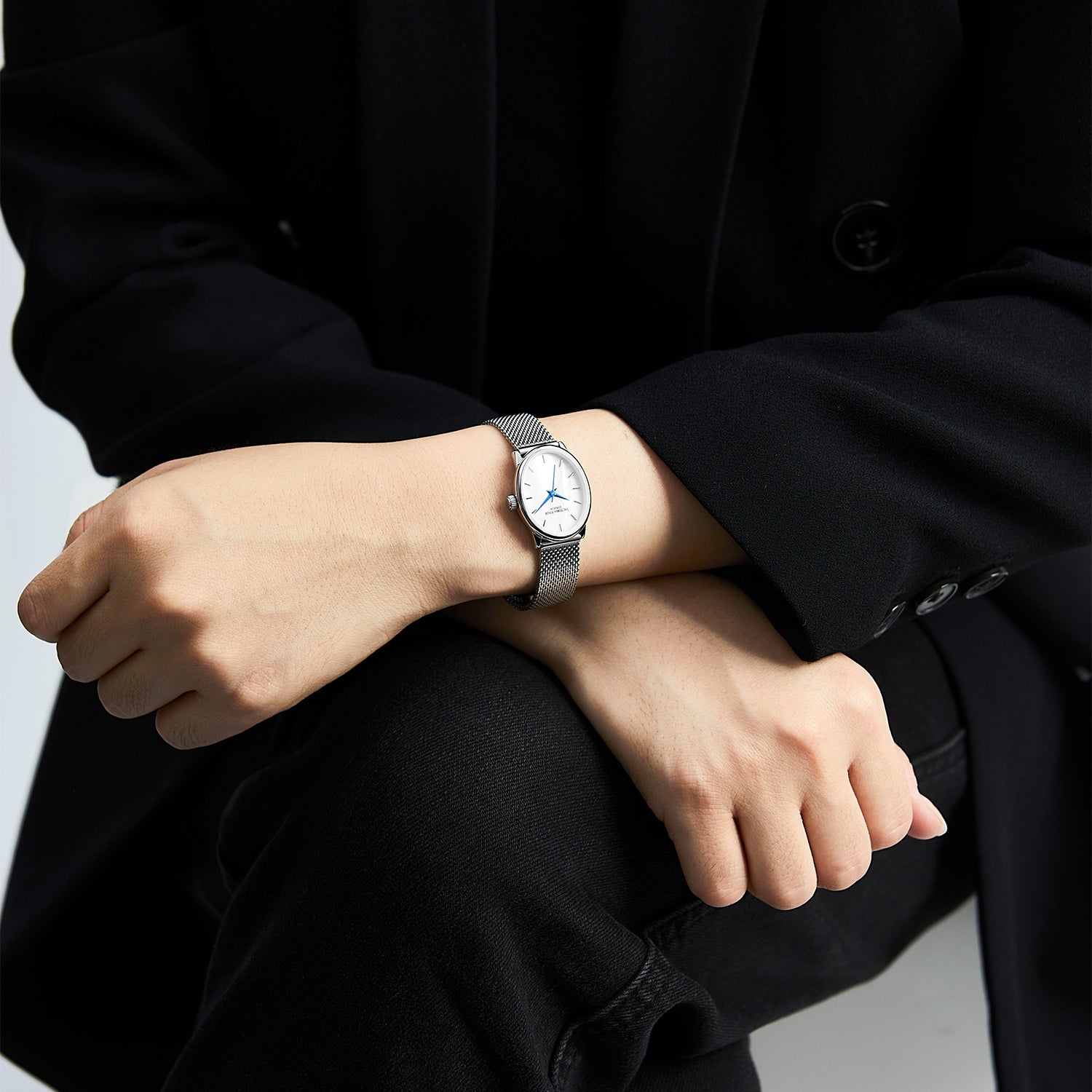 Edith Watch Elegant women's watch with eco-friendly copper alloy case in 22 x 27 x 7.5mm