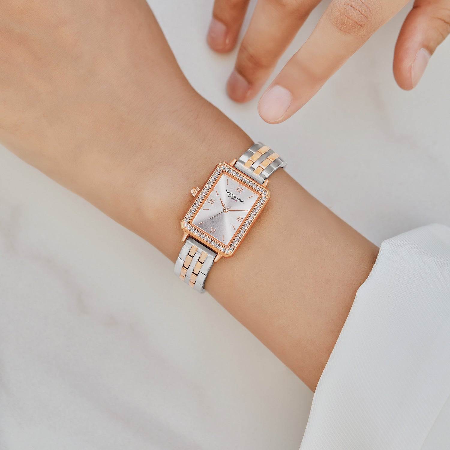 Victoria Hyde Westminster silver rose gold ladies watch – square case, diamond details, Miyota 2035, mineral glass, stainless steel band, 22x28 mm.