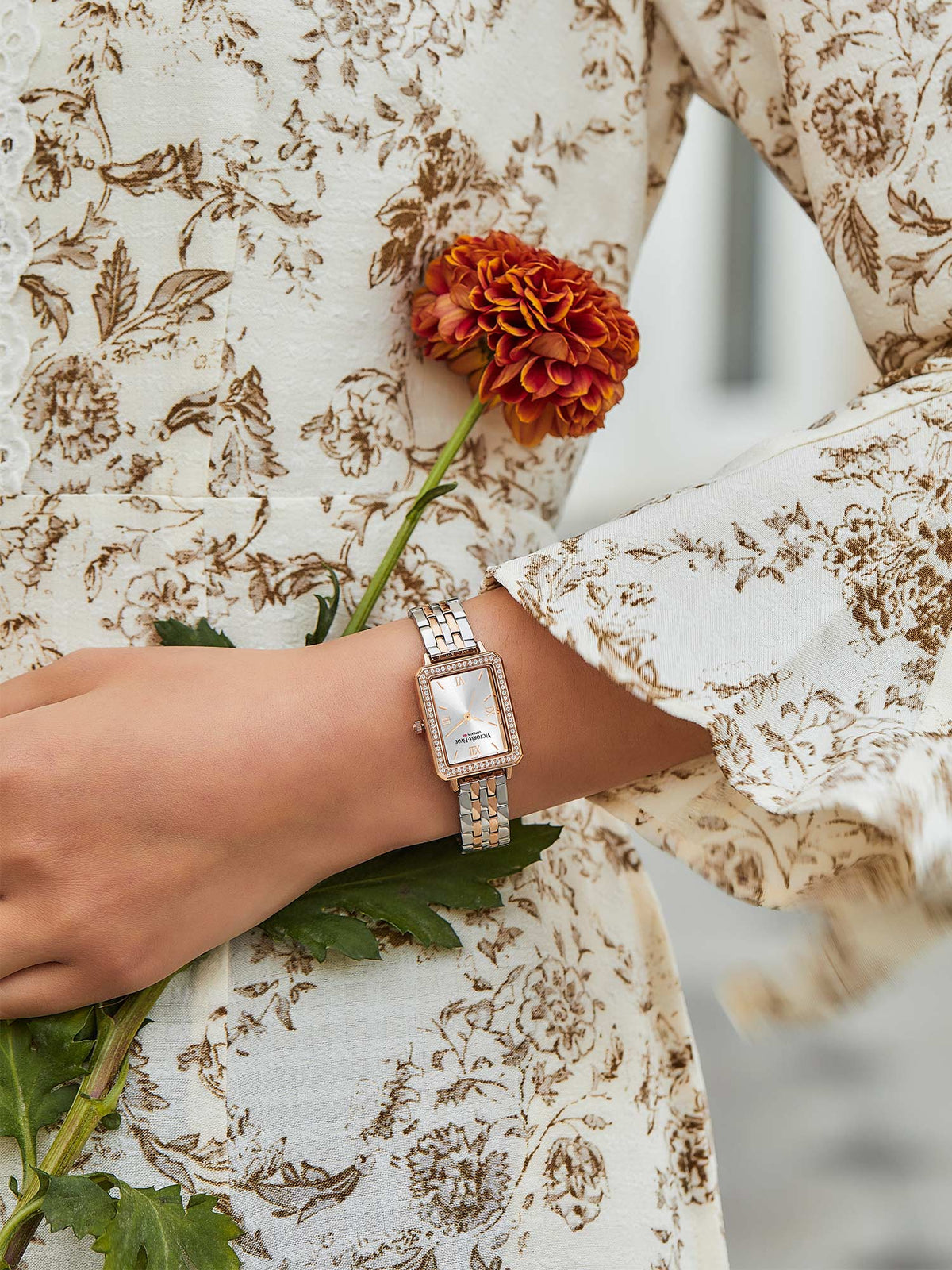 Victoria Hyde Westminster silver rose gold ladies watch – square case, diamond details, Miyota 2035, mineral glass, stainless steel band, 22x28 mm.