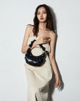 Victoria Hyde, VH60102, Cloud, Schwarz, Handtasche, Damentasche, Gold Details, Modelbild-4