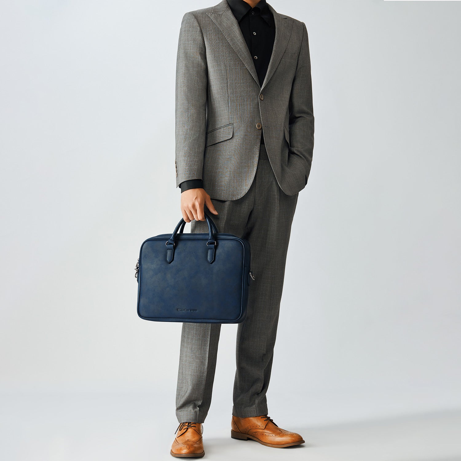 Victoria Hyde Daniel men's laptop briefcase – microfiber leather business bag with organizer, powerbank pocket, glasses holder, 37x27x5.5 cm, 0.94 kg.