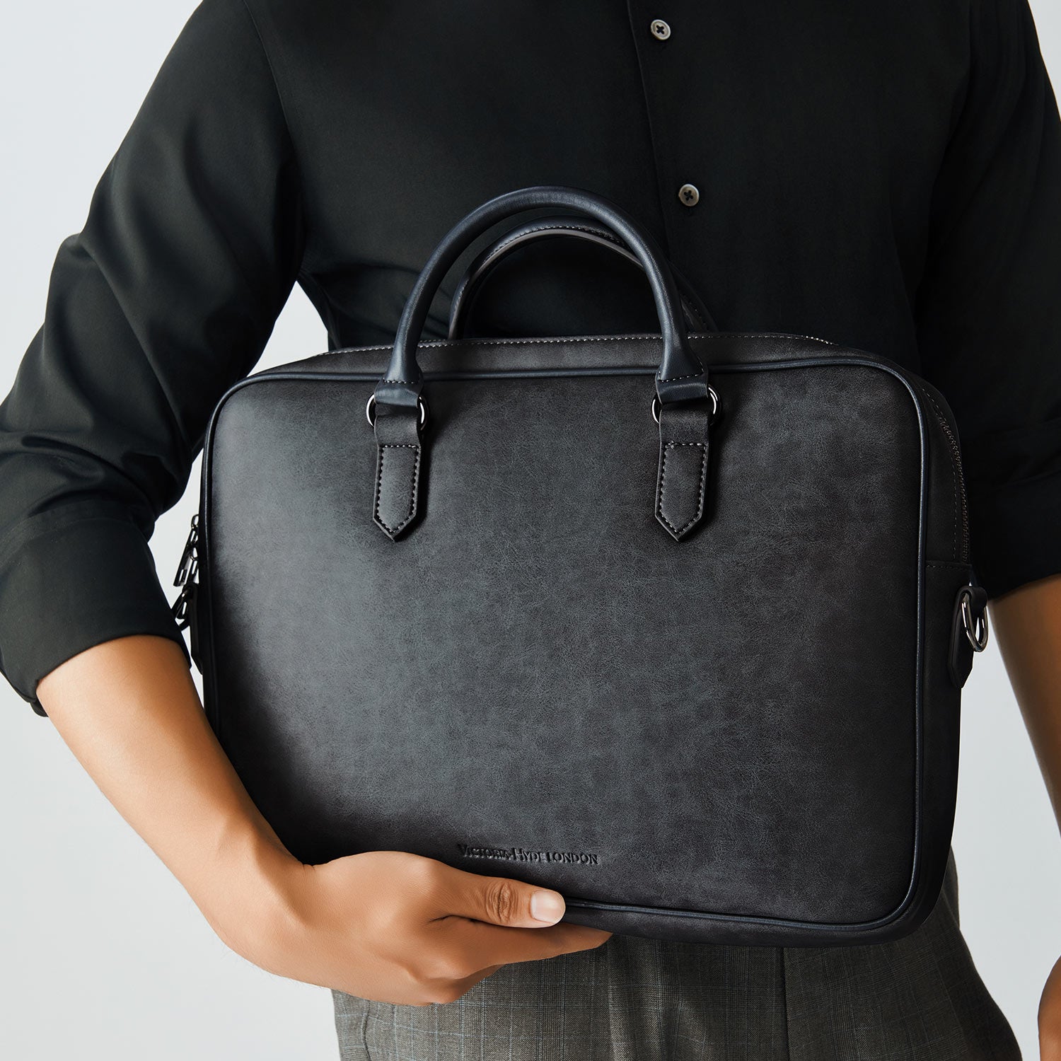 Victoria Hyde Daniel modern briefcase – men's business bag with laptop compartment, organizer, powerbank pocket, microfiber leather, 37x27x5.5 cm, 0.94 kg.