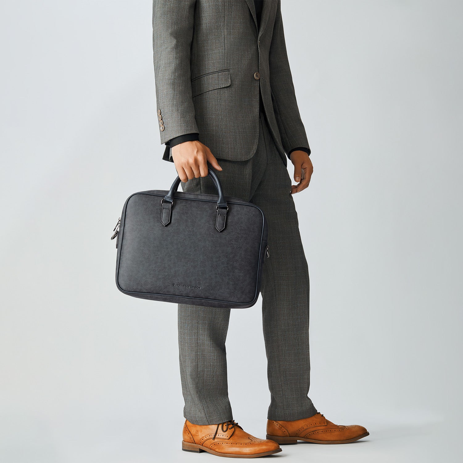 Victoria Hyde Daniel modern briefcase – men's business bag with laptop compartment, organizer, powerbank pocket, microfiber leather, 37x27x5.5 cm, 0.94 kg.