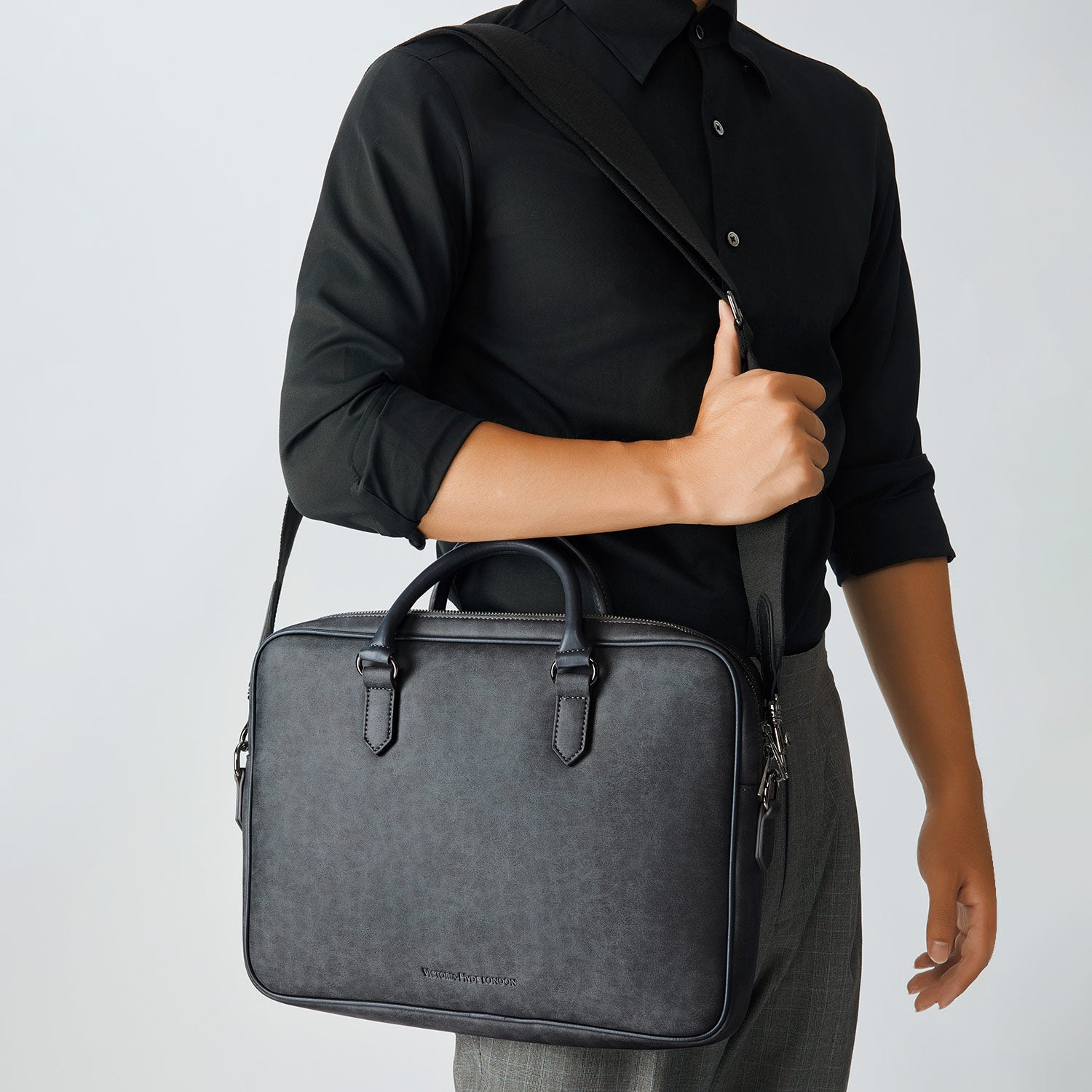 Victoria Hyde Daniel modern briefcase – men's business bag with laptop compartment, organizer, powerbank pocket, microfiber leather, 37x27x5.5 cm, 0.94 kg.