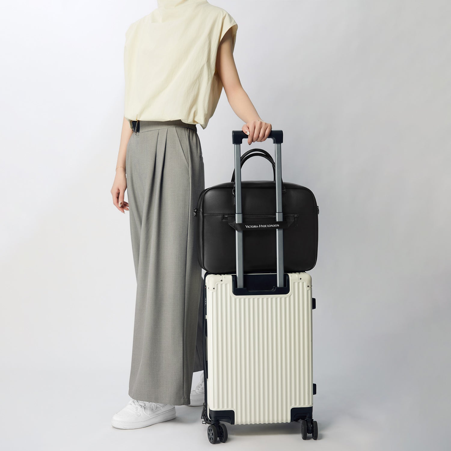 Victoria Hyde New Work business briefcase – laptop-friendly microfiber tote (39x28.5x10 cm), organizer pockets, glasses holder, removable pouch, elegant work bag.
