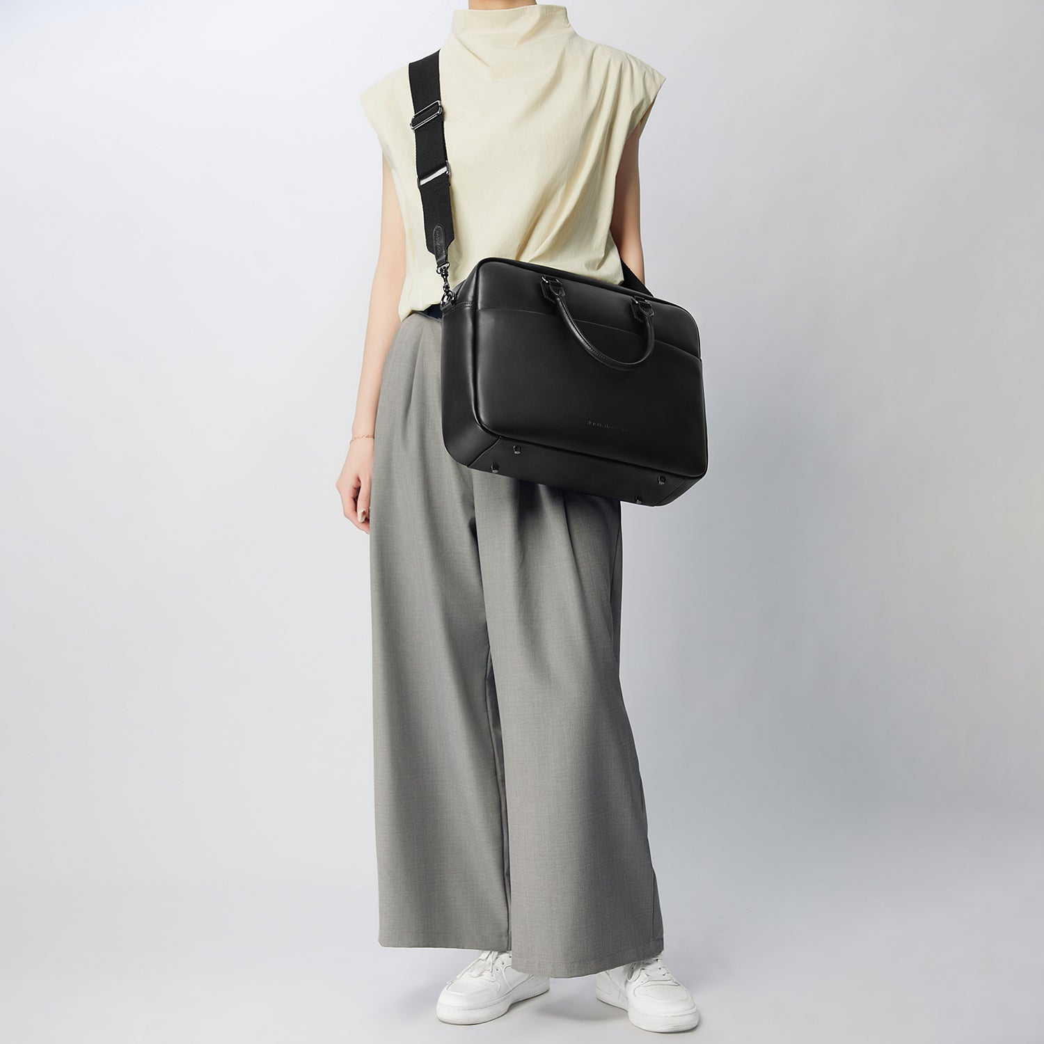 Victoria Hyde New Work business briefcase – laptop-friendly microfiber tote (39x28.5x10 cm), organizer pockets, glasses holder, removable pouch, elegant work bag.