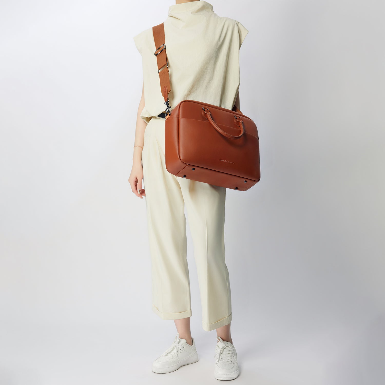 Victoria Hyde New Work business briefcase – elegant microfiber bag with leather look, laptop compartment, removable pouch, glasses holder, 39x28.5x10 cm.