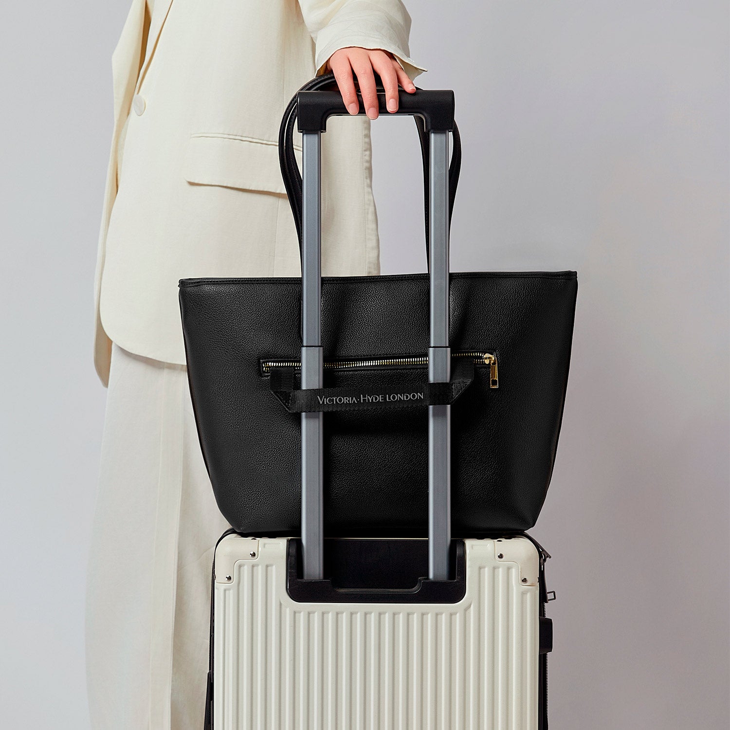 Handtasche Yoana in Schwarz