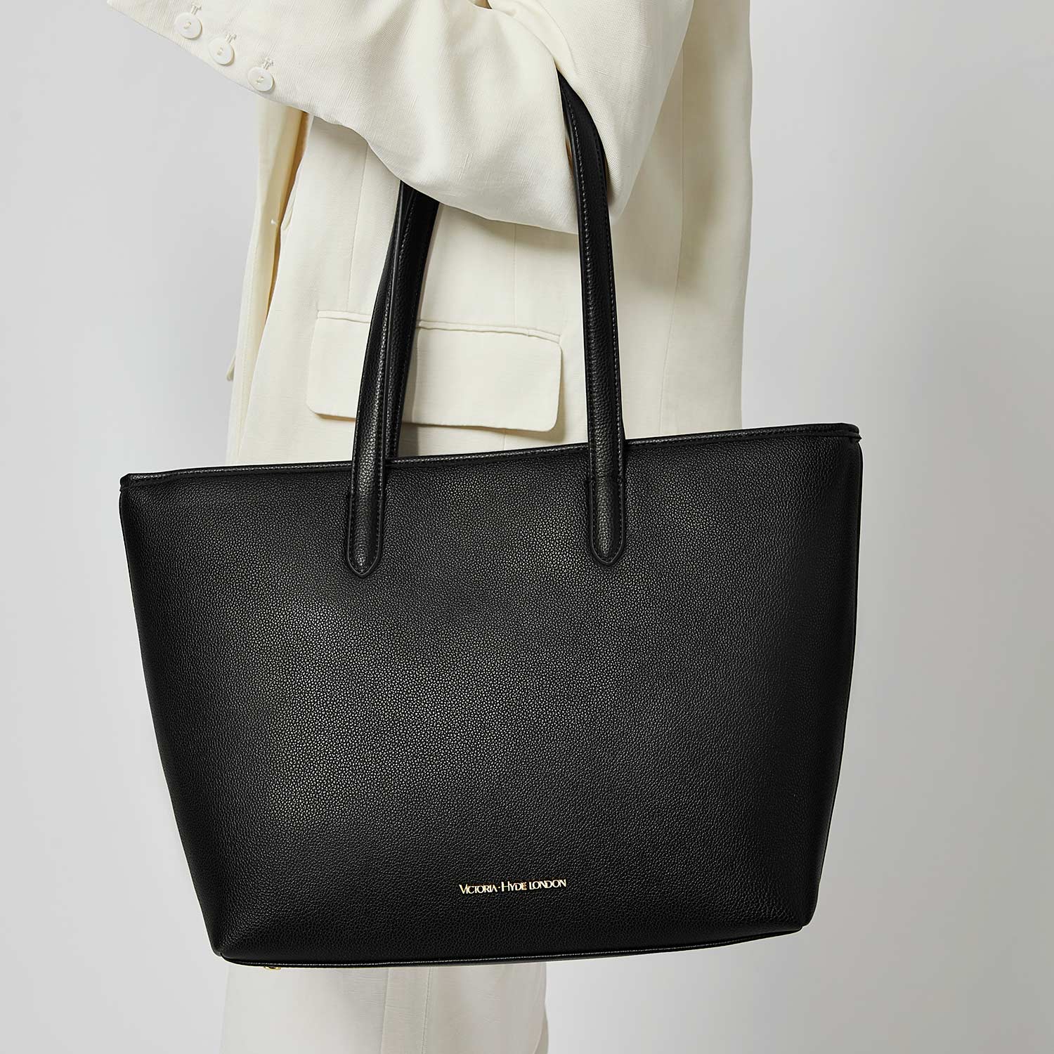 Handtasche Yoana in Schwarz