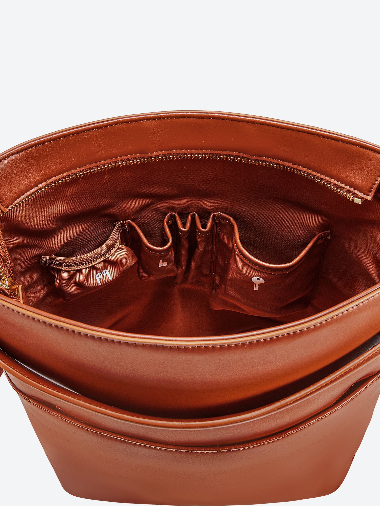 Victoria Hyde Kloey large work bag in reddish-brown, vegan microfiber leather, padded 13″ laptop sleeve, smart interior pockets, water-resistant, 27x33x16 cm.