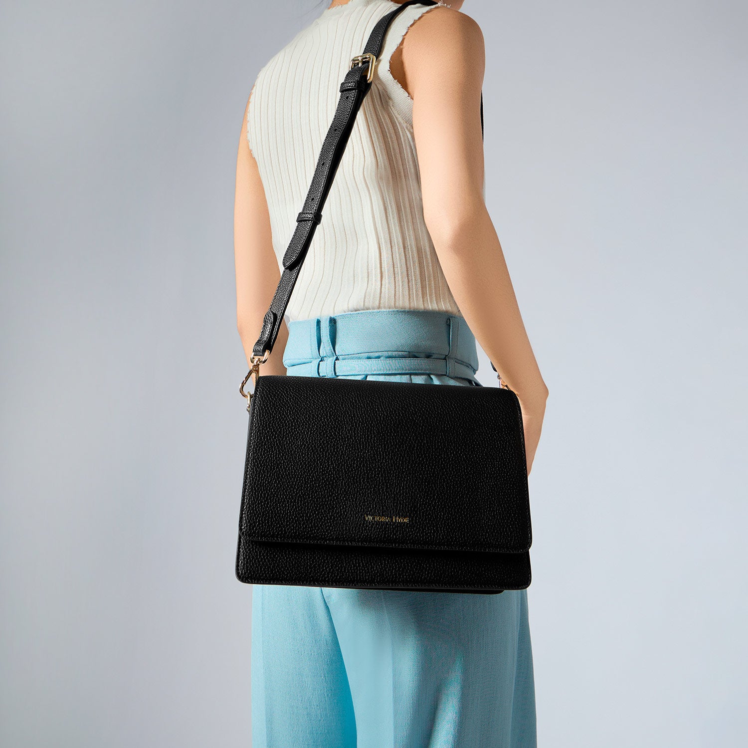 new work bag luna black business bag-Victoria Hyde Luna women's shoulder bag – lightweight work bag (0.7kg), compact 24.5x17x11 cm, PU leather, card slots, pen and phone holders, ideal for commuting.