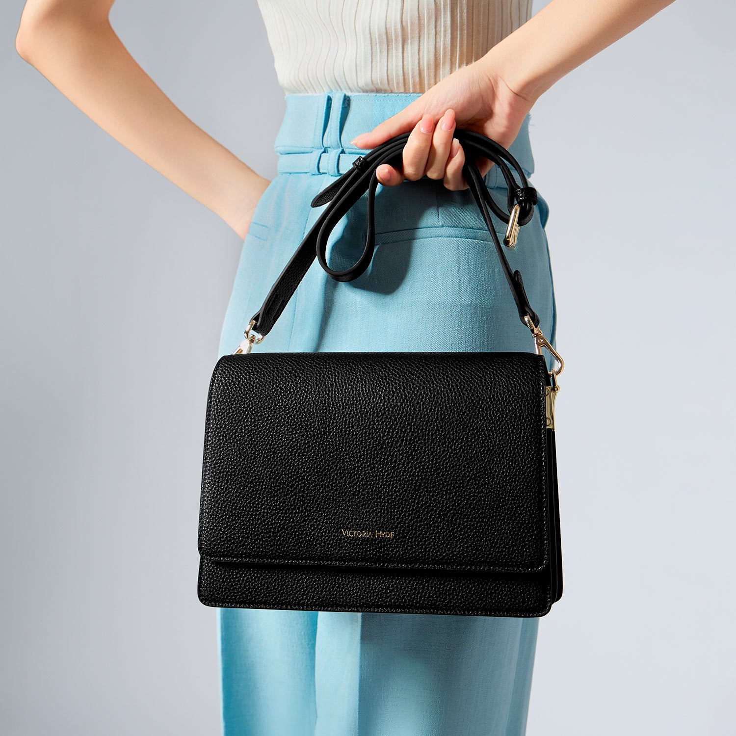 new work bag luna black business bag-Victoria Hyde Luna women's shoulder bag – lightweight work bag (0.7kg), compact 24.5x17x11 cm, PU leather, card slots, pen and phone holders, ideal for commuting.