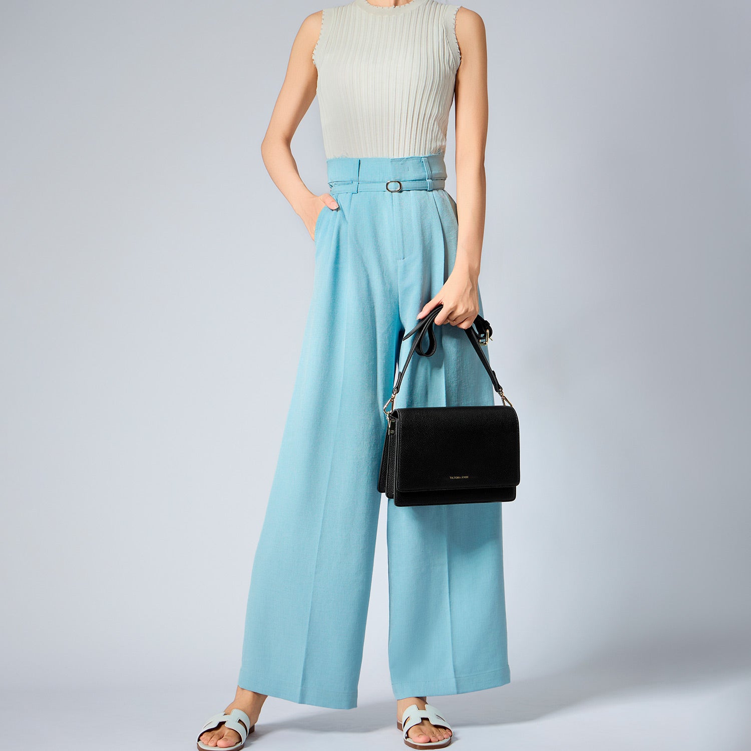 new work bag luna black business bag-Victoria Hyde Luna women's shoulder bag – lightweight work bag (0.7kg), compact 24.5x17x11 cm, PU leather, card slots, pen and phone holders, ideal for commuting.