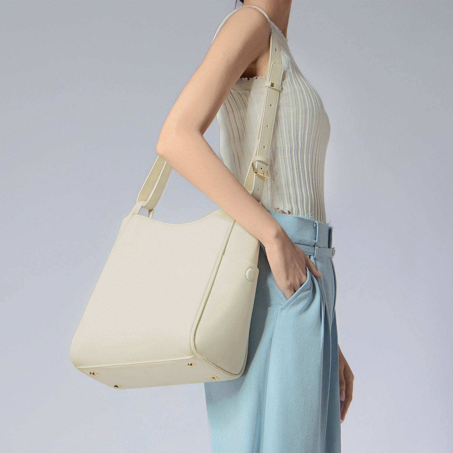 new work bag Olivia white business bag-Victoria Hyde Olivia white work bag – minimalist microfiber leather, water-repellent, Shandong silk lining, fits 11" tablet, 27x30x14 cm, 0.75kg.