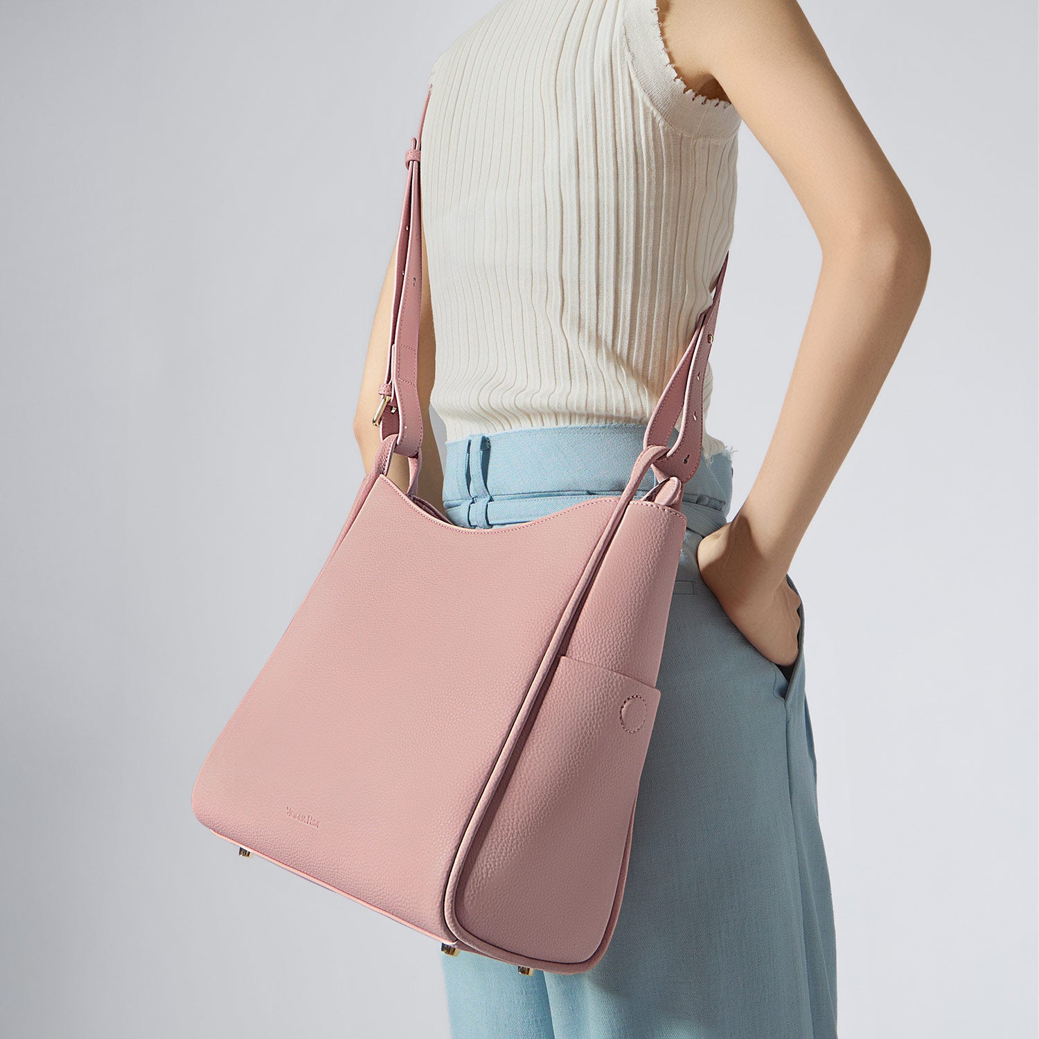 new work bag Olivia Pink business bag-Victoria Hyde Olivia pink work bag – microfiber leather, waterproof, scratch-resistant, vegan, fits 11" tablet, smart pockets, 27x30x14 cm.