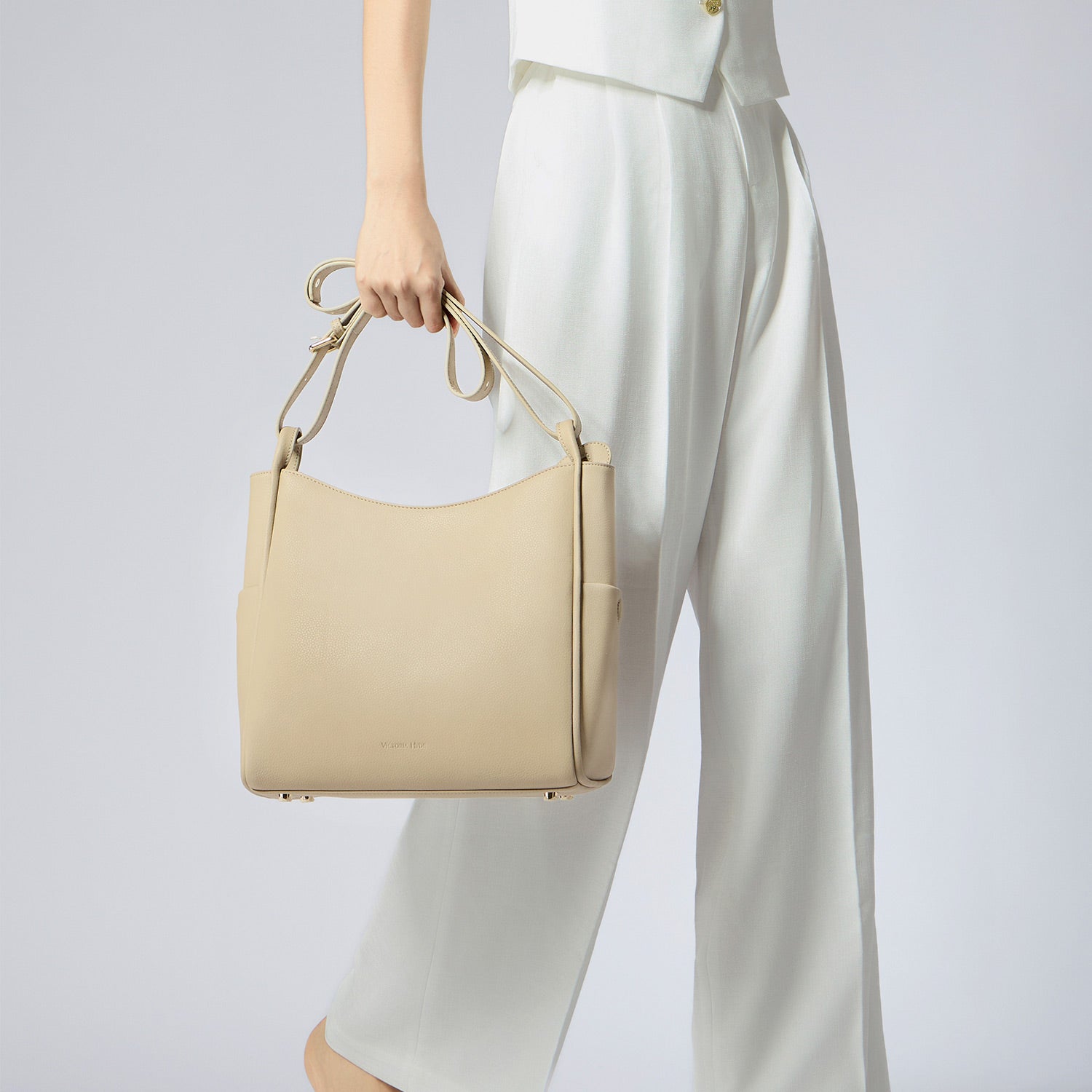 Victoria Hyde Olivia nude work bag – minimalist microfiber leather, vegan, water-repellent, fits 11" tablet, smart pockets, 27x30x14 cm, 0.75kg.