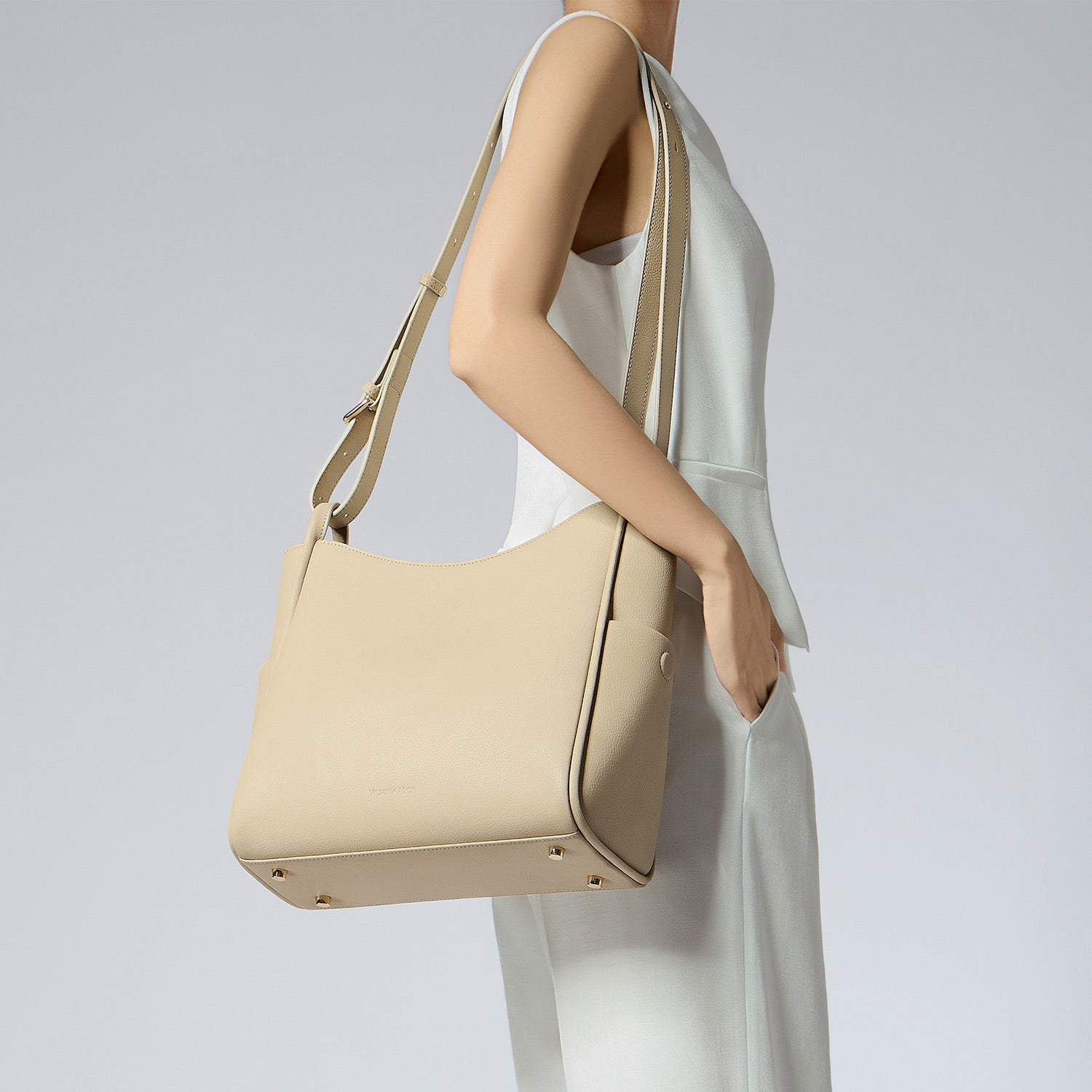 Victoria Hyde Olivia nude work bag – minimalist microfiber leather, vegan, water-repellent, fits 11" tablet, smart pockets, 27x30x14 cm, 0.75kg.
