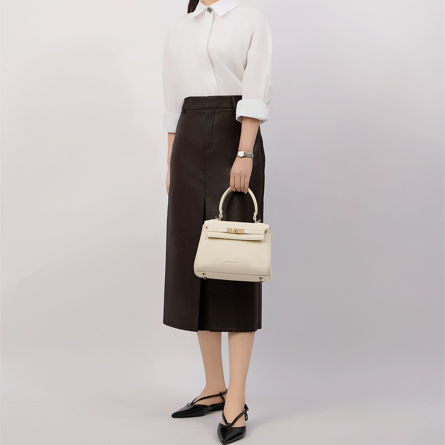 Victoria Hyde London Victoria women's handbag – stylish work bag in PU leather with gold hardware. Interior pockets for headphones, lipstick, pen, keys, sunglasses. Perfect for career women.