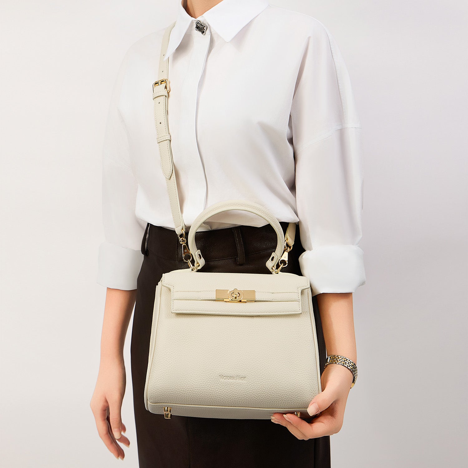 Victoria Hyde London Victoria women's handbag – stylish work bag in PU leather with gold hardware. Interior pockets for headphones, lipstick, pen, keys, sunglasses. Perfect for career women.