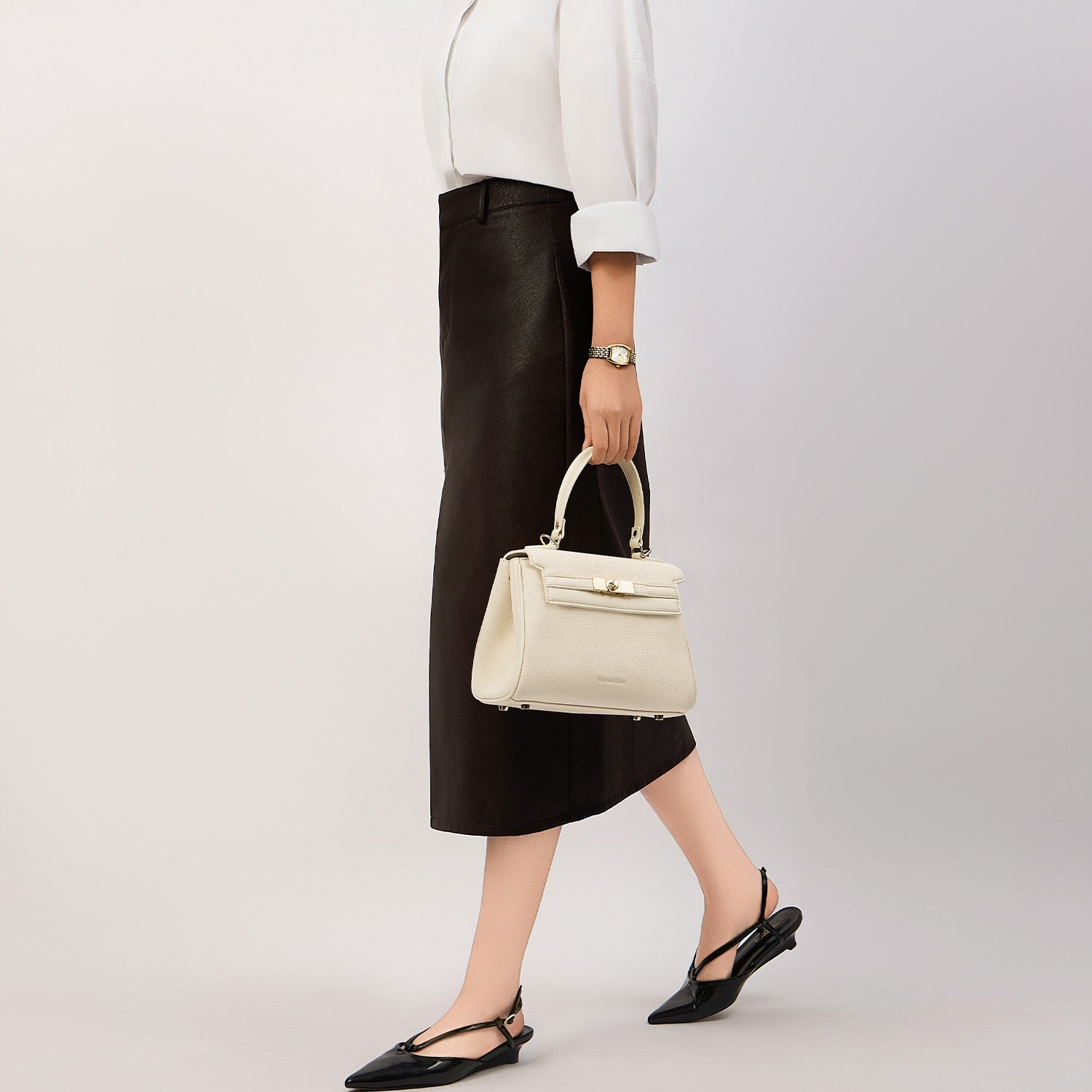 Victoria Hyde London Victoria women's handbag – stylish work bag in PU leather with gold hardware. Interior pockets for headphones, lipstick, pen, keys, sunglasses. Perfect for career women.