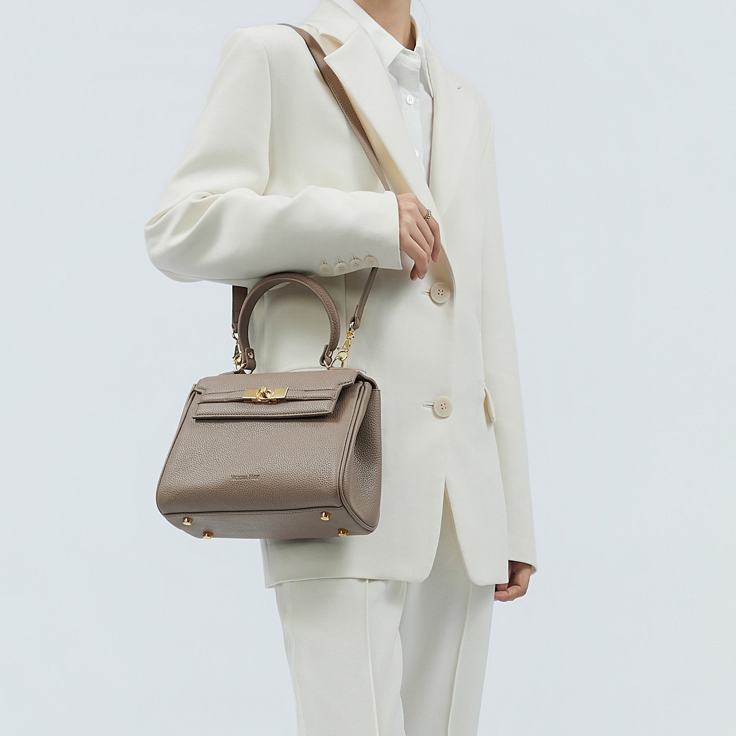 Victoria Hyde London Victoria Series women’s handbag – PU leather work bag with lychee grain, gold hardware, organizer pockets, 24x17x10 cm.