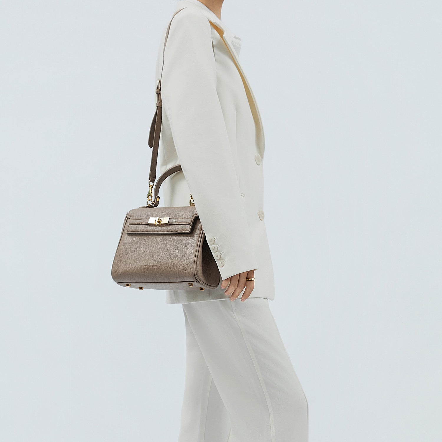 Victoria Hyde London Victoria Series women’s handbag – PU leather work bag with lychee grain, gold hardware, organizer pockets, 24x17x10 cm.