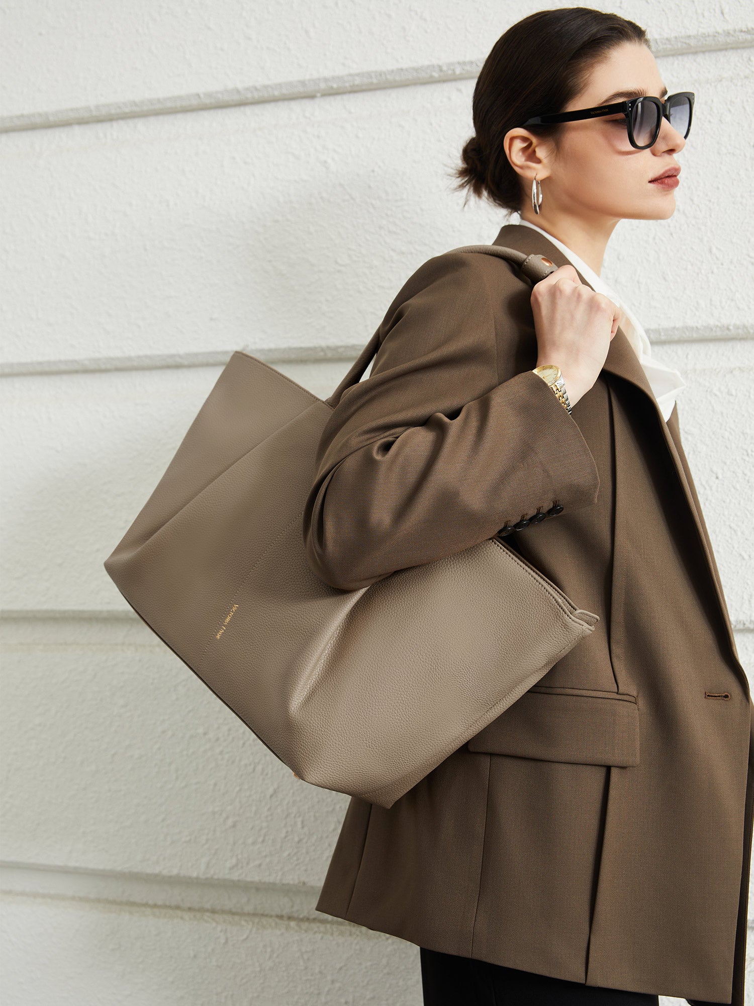 New Work Bag Ada beige modern work bag sustainable tote bag with laptop compartment for women in business