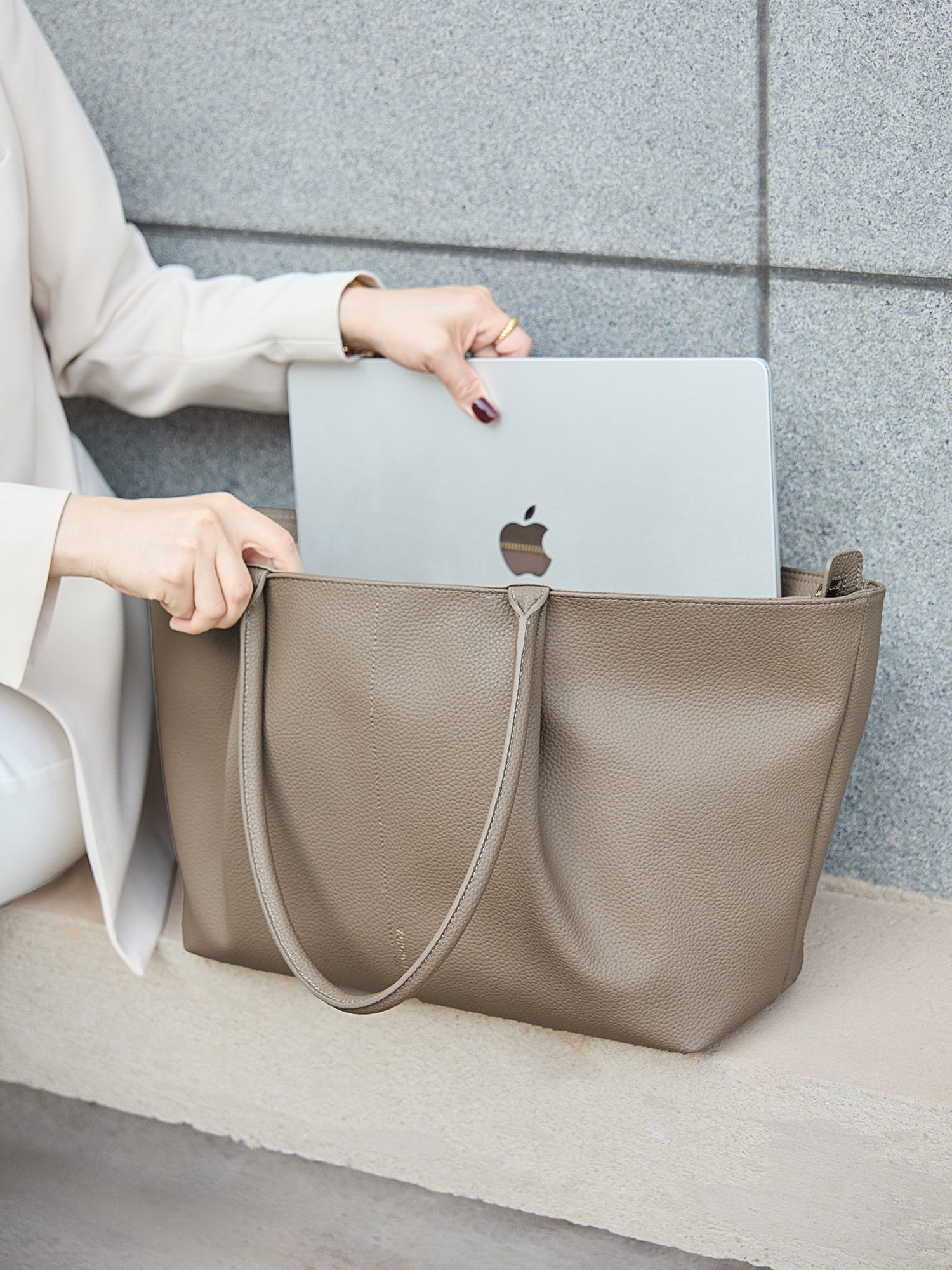 New Work Bag Ada beige modern work bag sustainable tote bag with laptop compartment for women in business