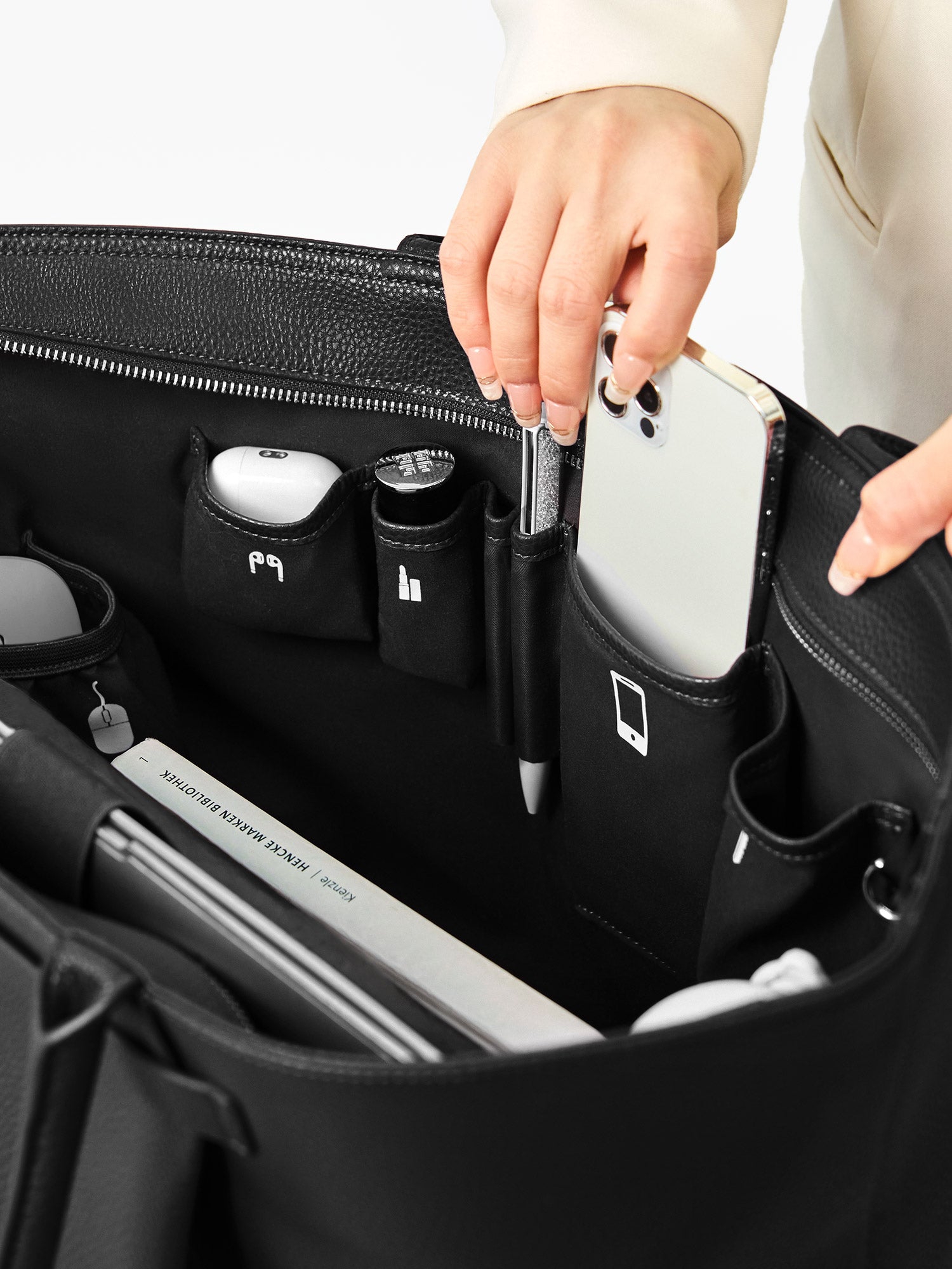 Business-Tasche Ada in Schwarz für Damen, elegante Laptop-Handtasche bis 16 Zoll aus veganem Mikrofaser-Leder für Büro, Meetings und Business-Reisen