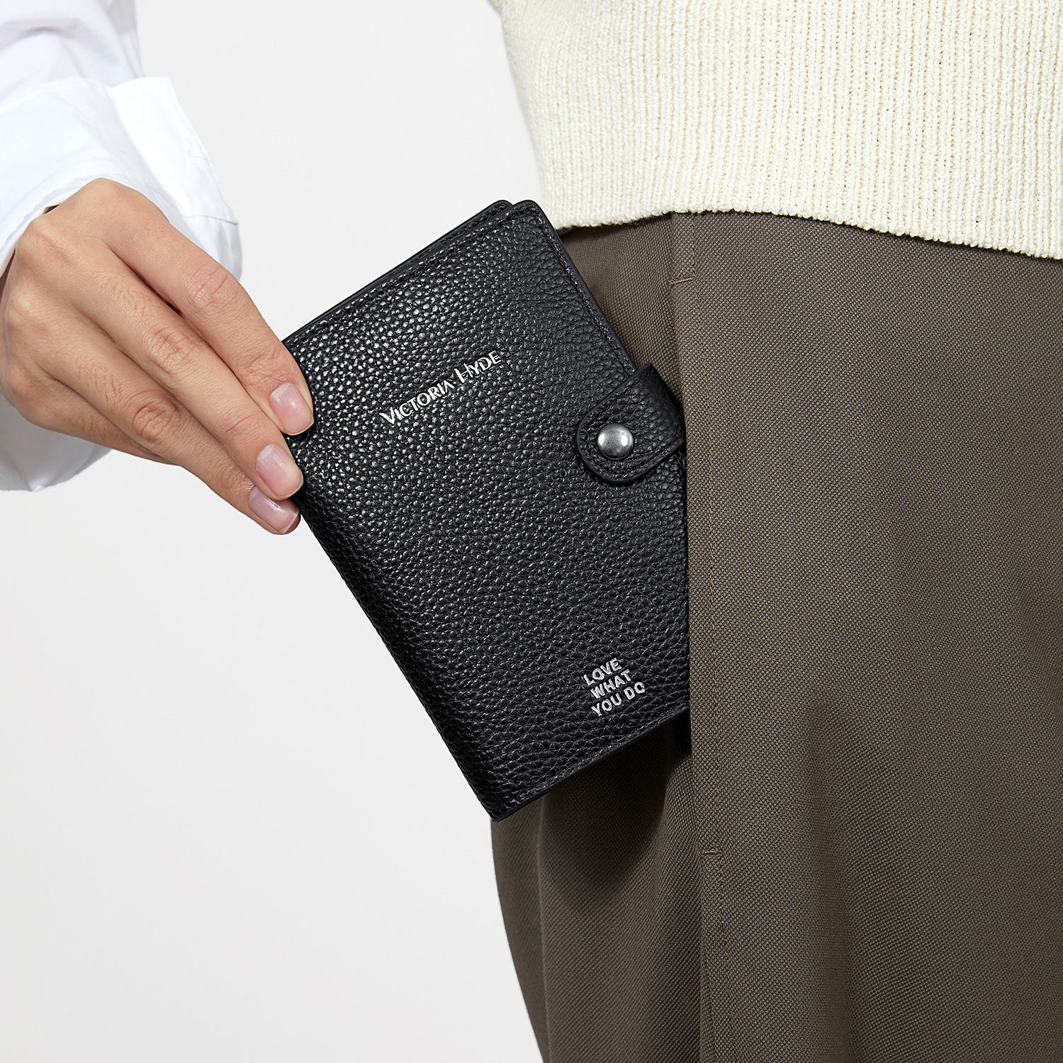 Amelia_Passport_Holder_in_Black for business women