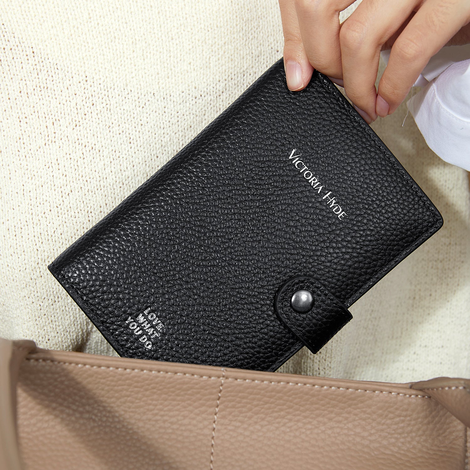 Amelia_Passport_Holder_in_Black for business women