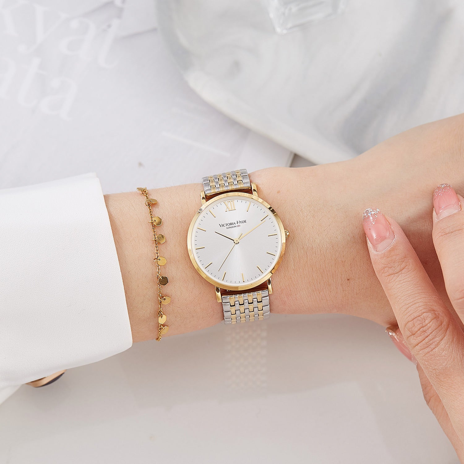 Victoria Hyde Primrose Classic bicolor gold-silver watch set with hexagon chain bracelet, Roman numerals, Miyota 2035, mineral glass, 33mm case.