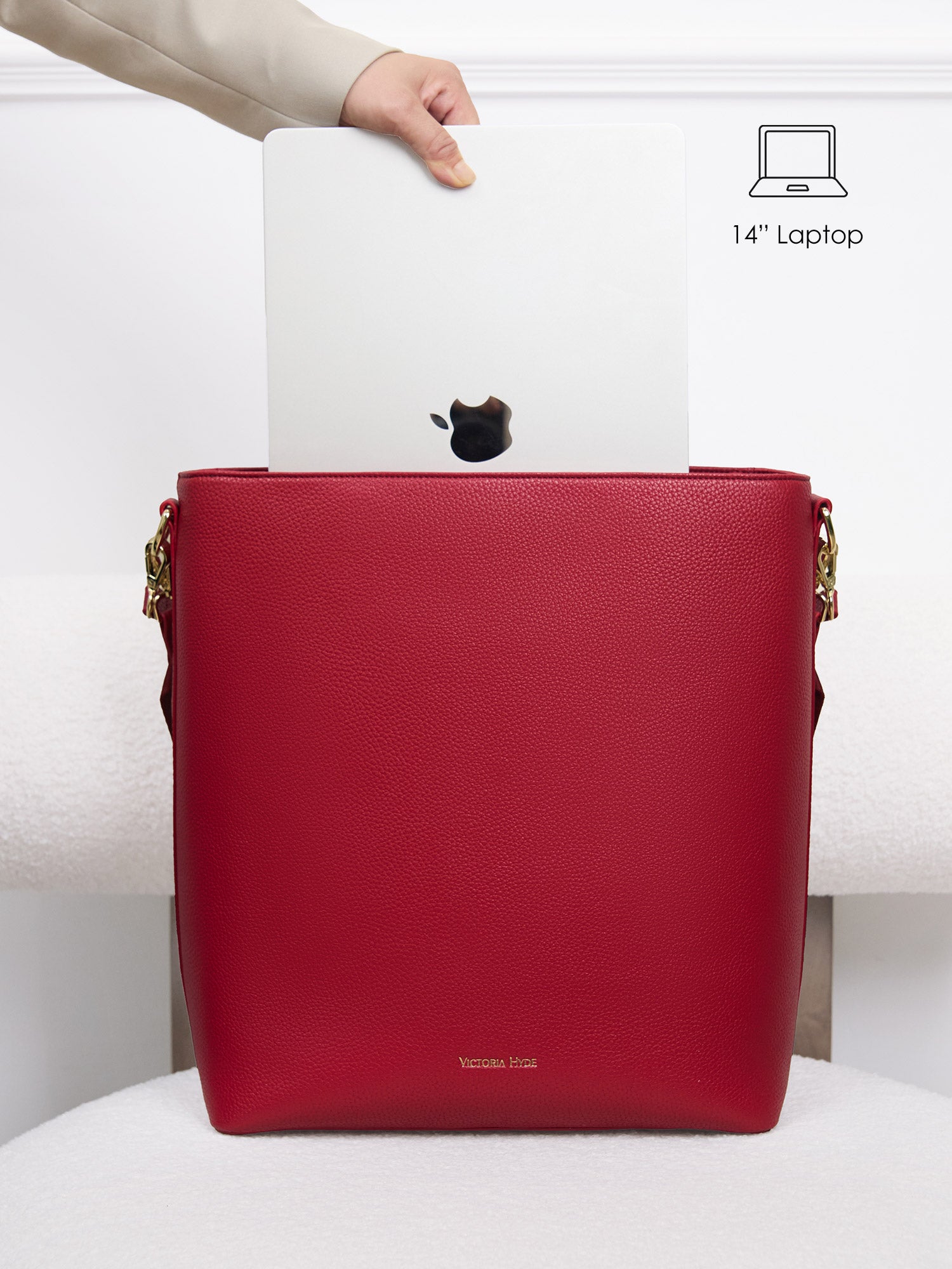 Victoria Hyde  Kloey granatrot laptop bag perfectly fitting a 14-inch laptop, demonstrating secure and easy access for professional daily commutes.