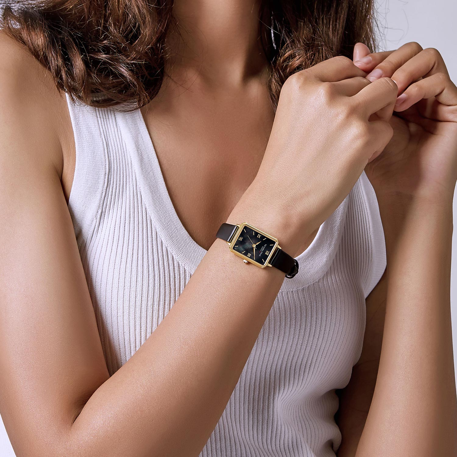 Victoria Hyde Hampton ladies' square watch – gold-tone case, leather strap, Miyota 2035 movement, mineral glass, 22x28 mm, elegant design.