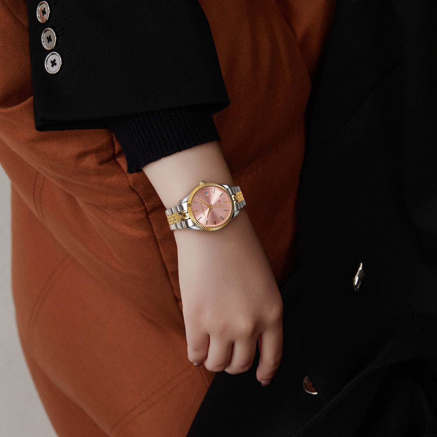 Victoria Hyde gold-silver watch with pink sunburst dial, calendar function, 32mm case, stainless steel bracelet – elegant timepiece.