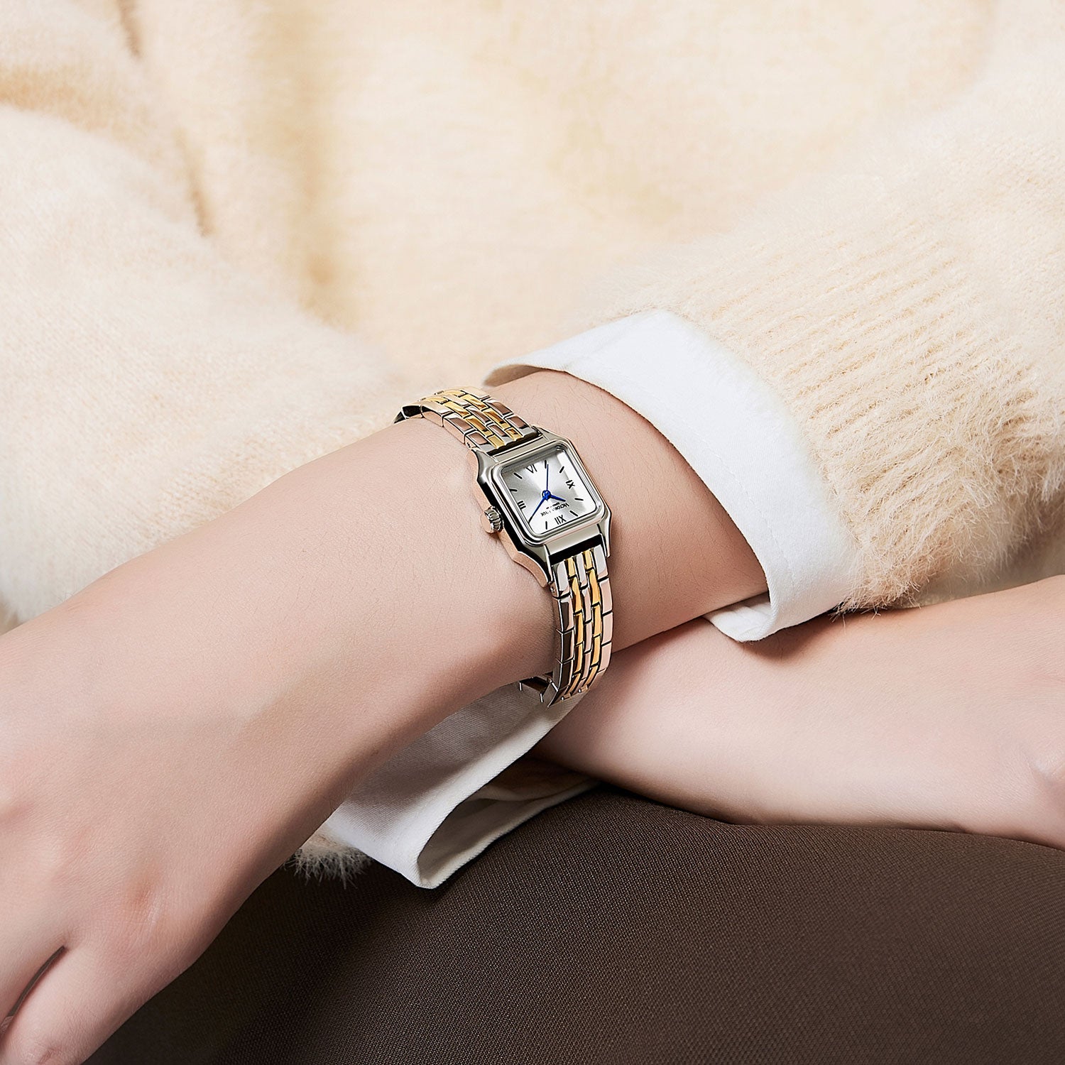 Victoria Hyde minimalist women’s watch, elegant and timeless. Eco-friendly copper case, mineral glass, 3 ATM water resistant. A versatile accessory for any occasion.