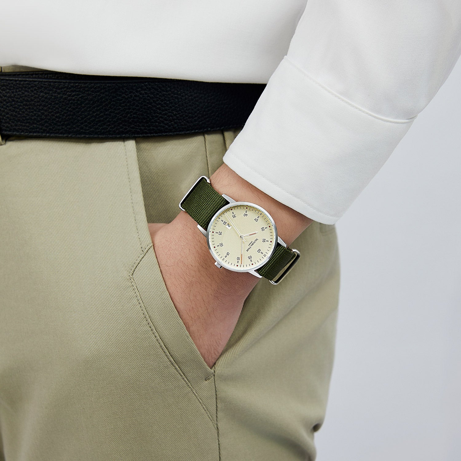 Victoria Hyde London Orton men’s watch – silver copper case 39mm, beige sand-effect dial, dark green nylon strap, quartz movement, 3ATM water resistant.
