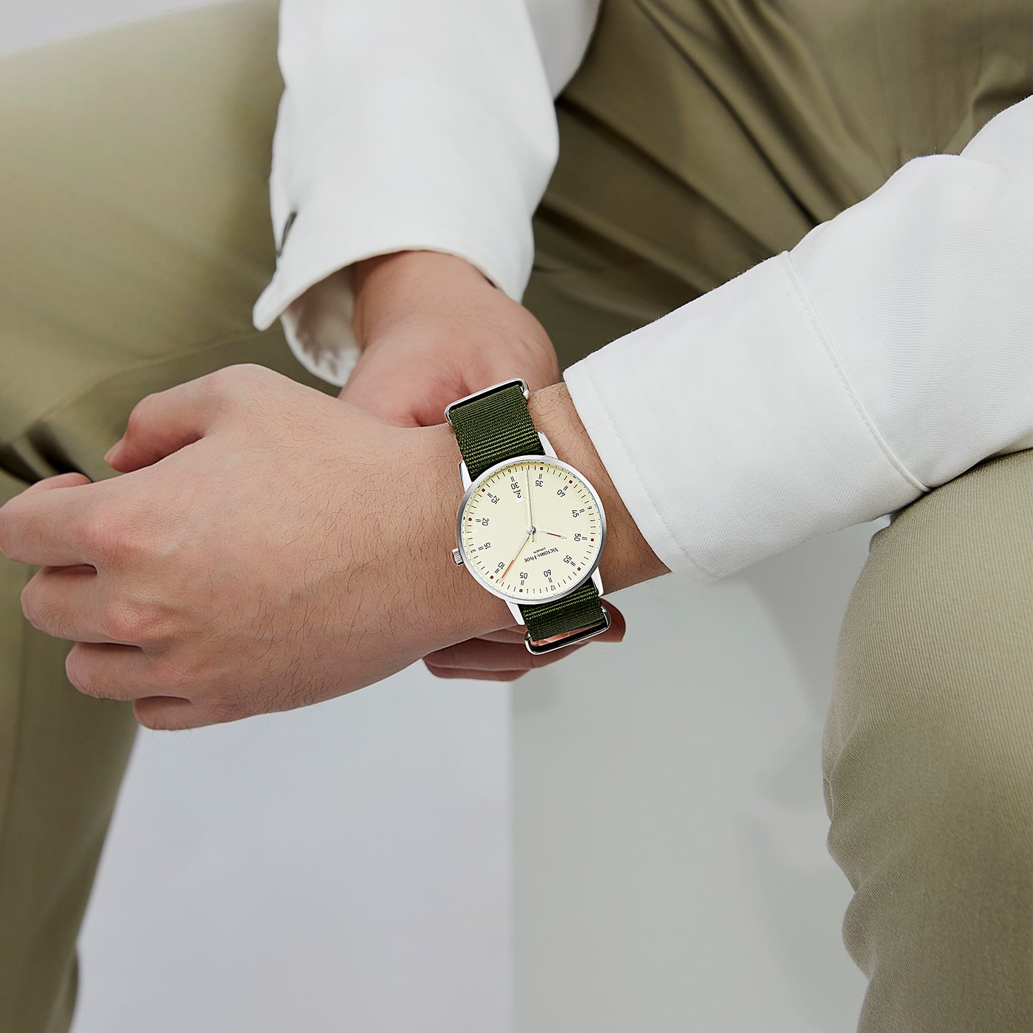 Victoria Hyde London Orton men’s watch – silver copper case 39mm, beige sand-effect dial, dark green nylon strap, quartz movement, 3ATM water resistant.