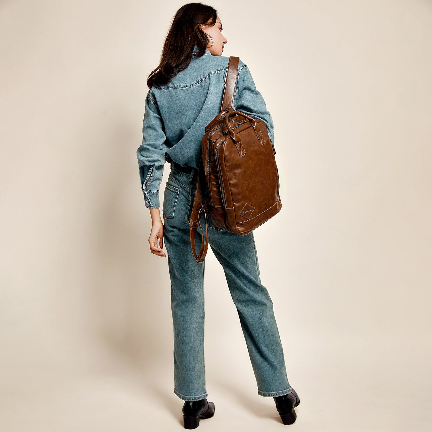 Victoria Hyde London Cowboy backpack – faux leather laptop backpack for work &amp; daily use, padded 15" compartment, PU leather, 27x39x16 cm, 0.96 kg.
