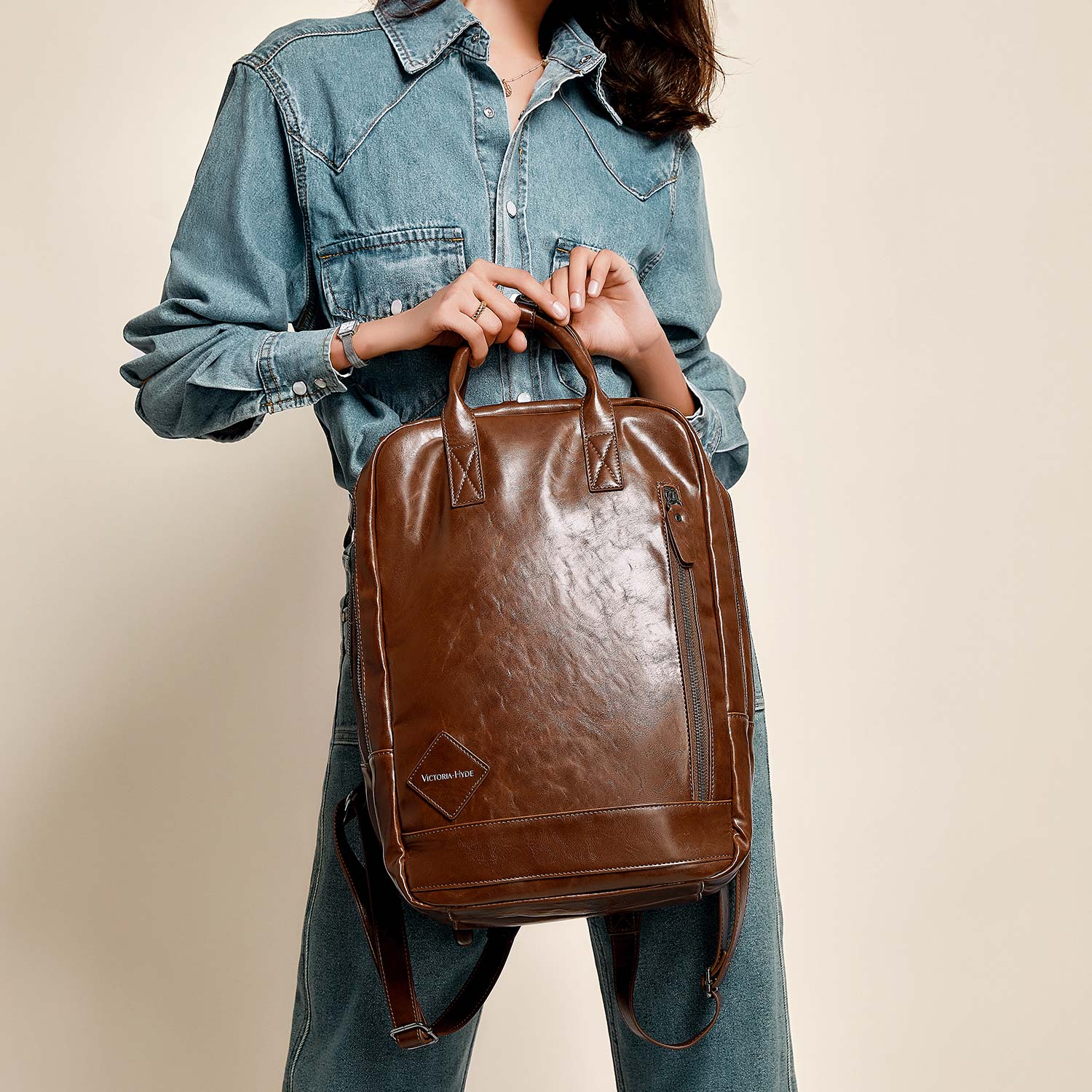 Victoria Hyde London Cowboy backpack – faux leather laptop backpack for work &amp; daily use, padded 15" compartment, PU leather, 27x39x16 cm, 0.96 kg.