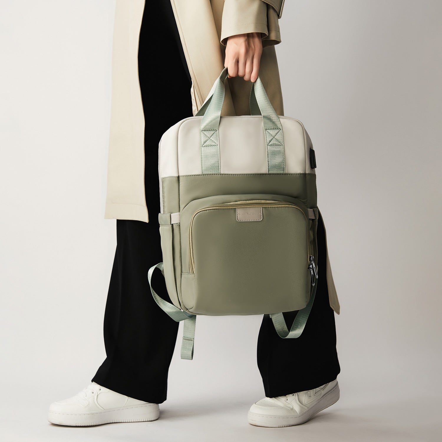 Victoria Hyde London Rowina backpack – nylon laptop backpack with silk lining, 30.5x45x16 cm, 0.85 kg, modern commuter bag.