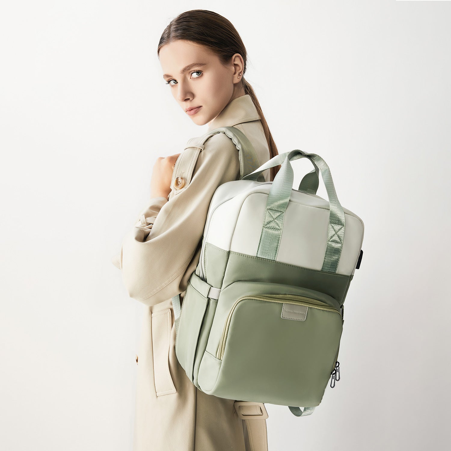Victoria Hyde London Rowina backpack – nylon laptop backpack with silk lining, 30.5x45x16 cm, 0.85 kg, modern commuter bag.