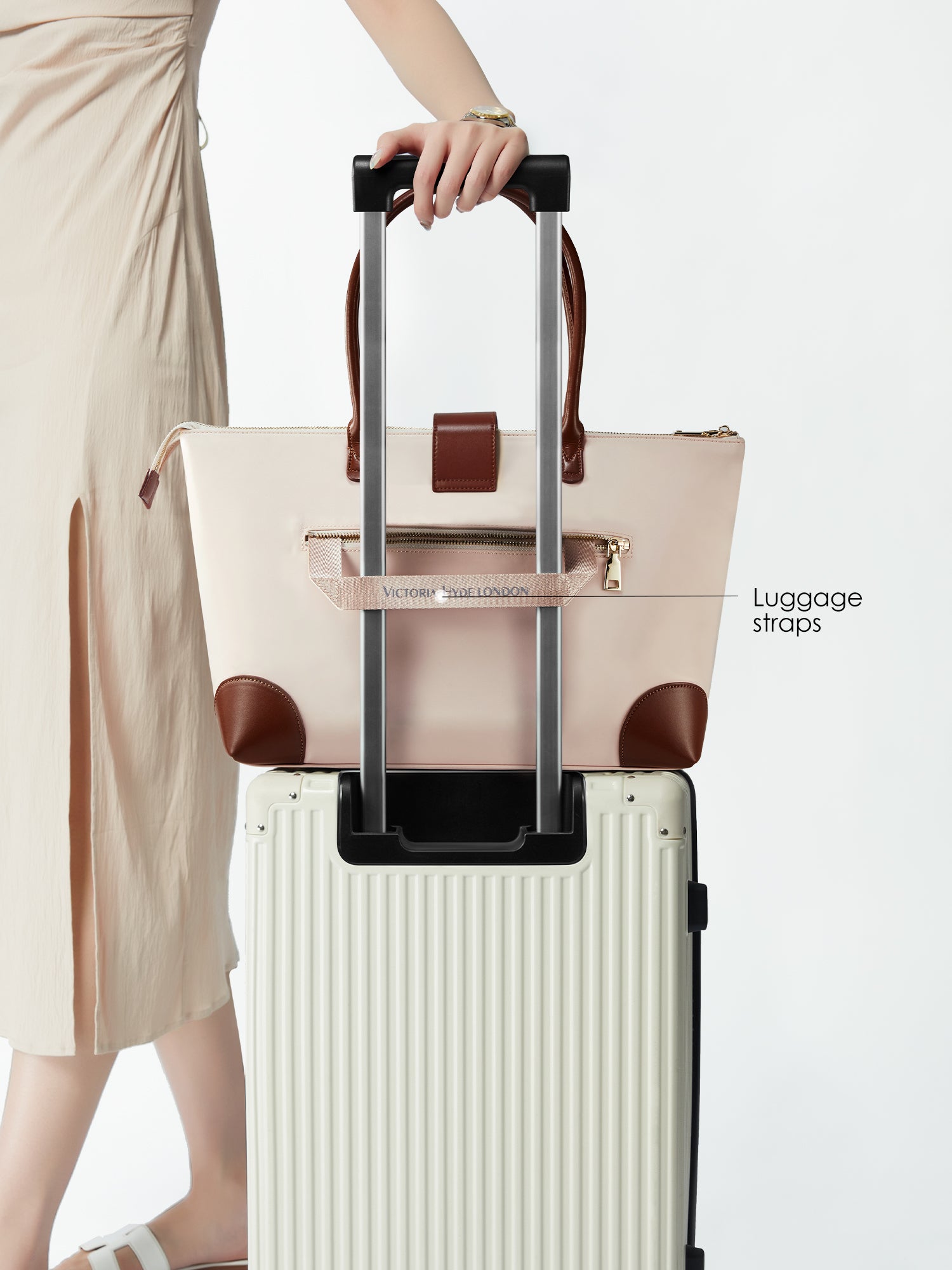 Victoria Hyde Eva Apricot work bag – lightweight, durable nylon, laptop/tablet compartment, smart organizer, removable cosmetic pouch, water-repellent, vegan. Ideal for professional women.