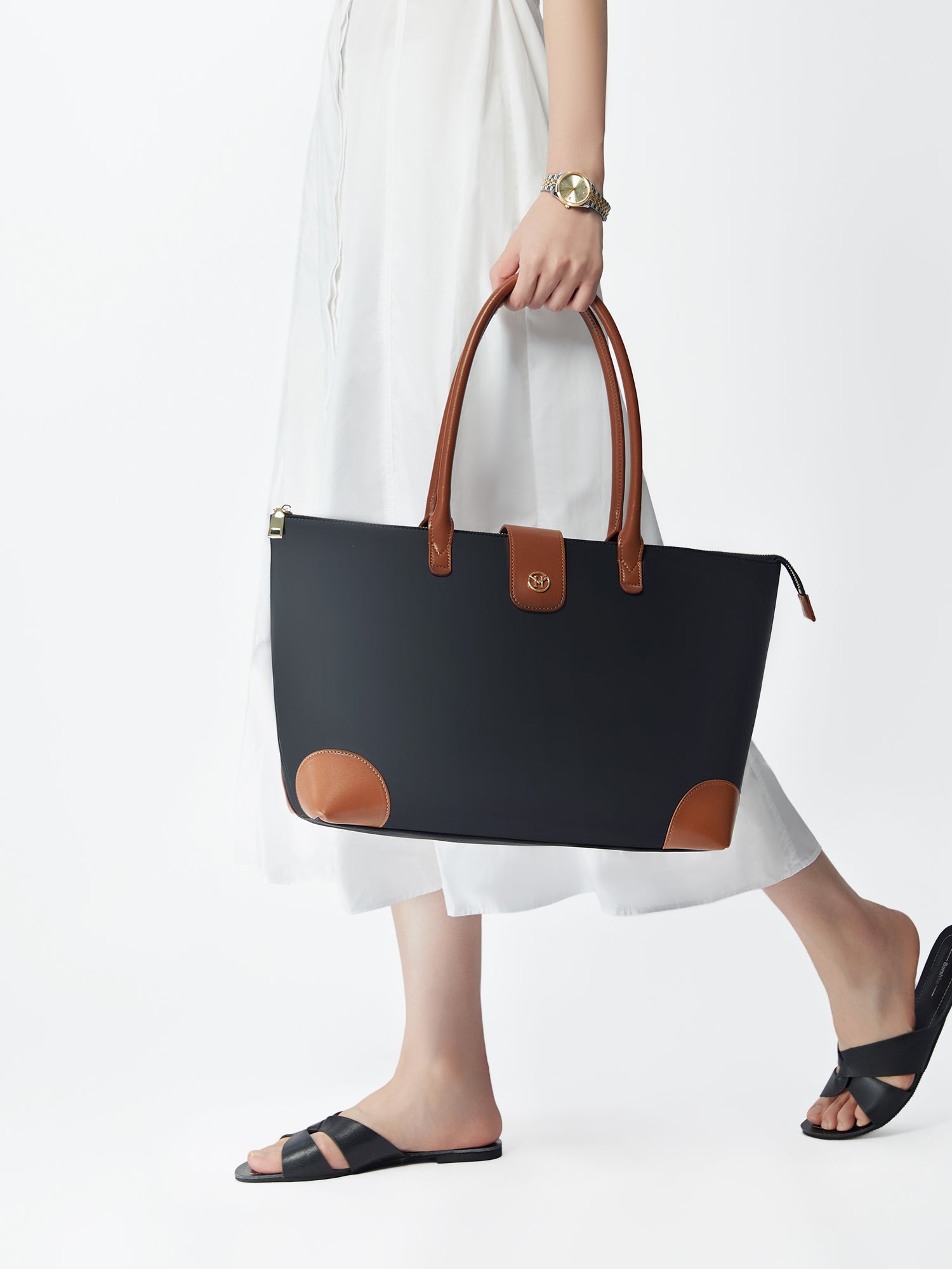 Victoria Hyde Eva Black new work bag – lightweight nylon, laptop/tablet compartment, smart organizer, vegan, water-repellent, scratch-resistant. Ideal for professional women.