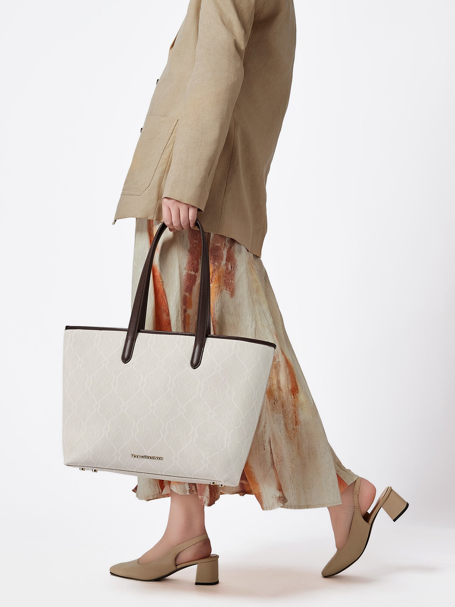 Beige Victoria Hyde Yoana large work bag with padded 15'' laptop compartment, smart interior, removable cosmetic bag, vegan, water-repellent, scratch-resistant microfiber leather.